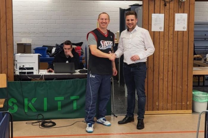 links: Felix Heinz (Vorsitzender TTF Oberwesterwald), rechts: Marvis Kraus (Bürgermeister VG Bad Marienberg)