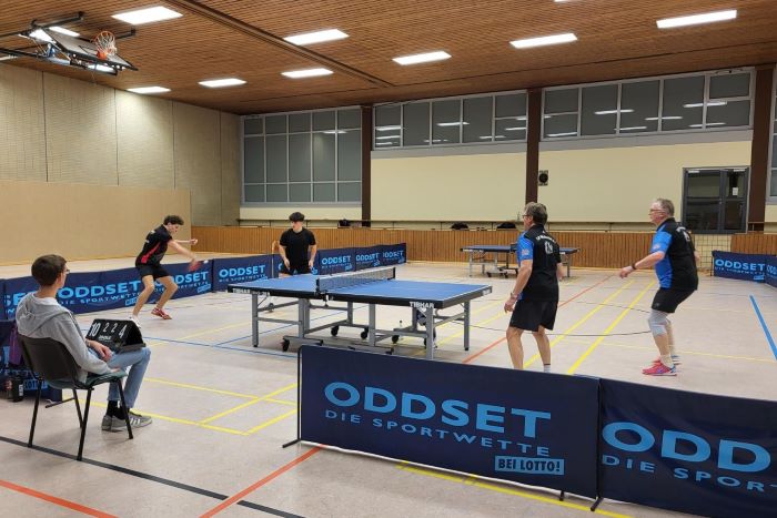 Finale: Bastian Gehlbach / Aaron Schweitzer (links) gegen Rainer Beib / Andreas Weyand (rechts)